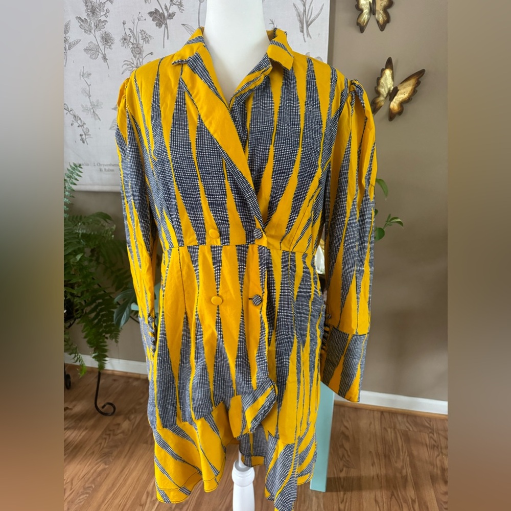 Ofuure Women’s Sz XL Blazer Top.
